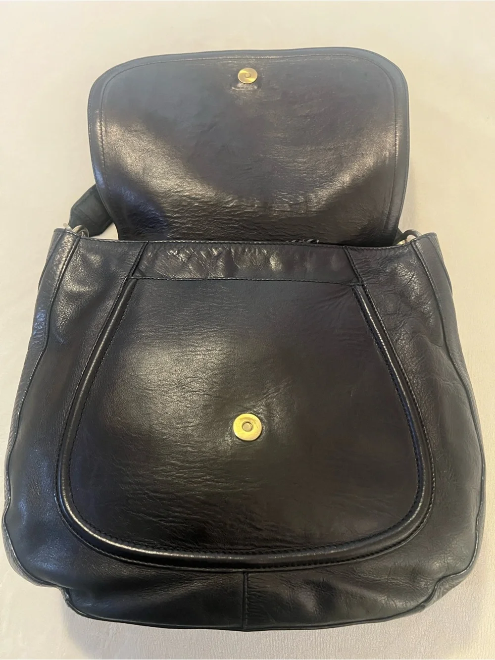 💚Gianni Conti metal logo plaque Black Leather Shoulder Bag with Gold Plaque🩷
